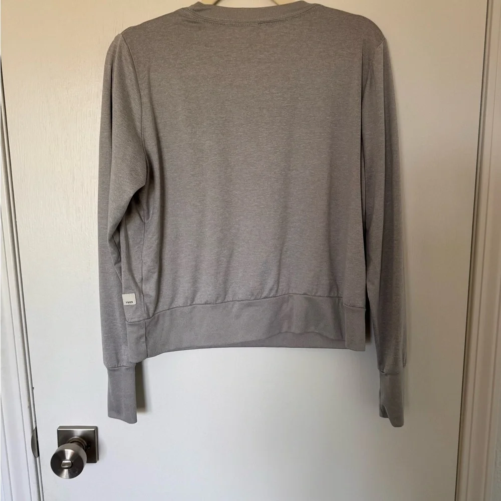 Vuori Daydream Crew Light Gray Women’s Long Sleeve Pullover Top - Picture 7 of 8